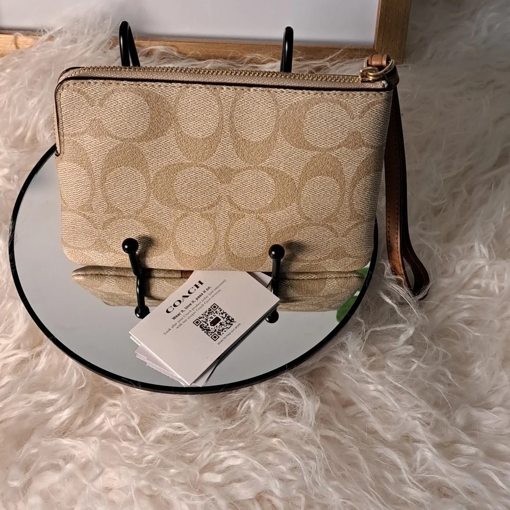 Coach Wristlet NWTs - Picture 4 of 5